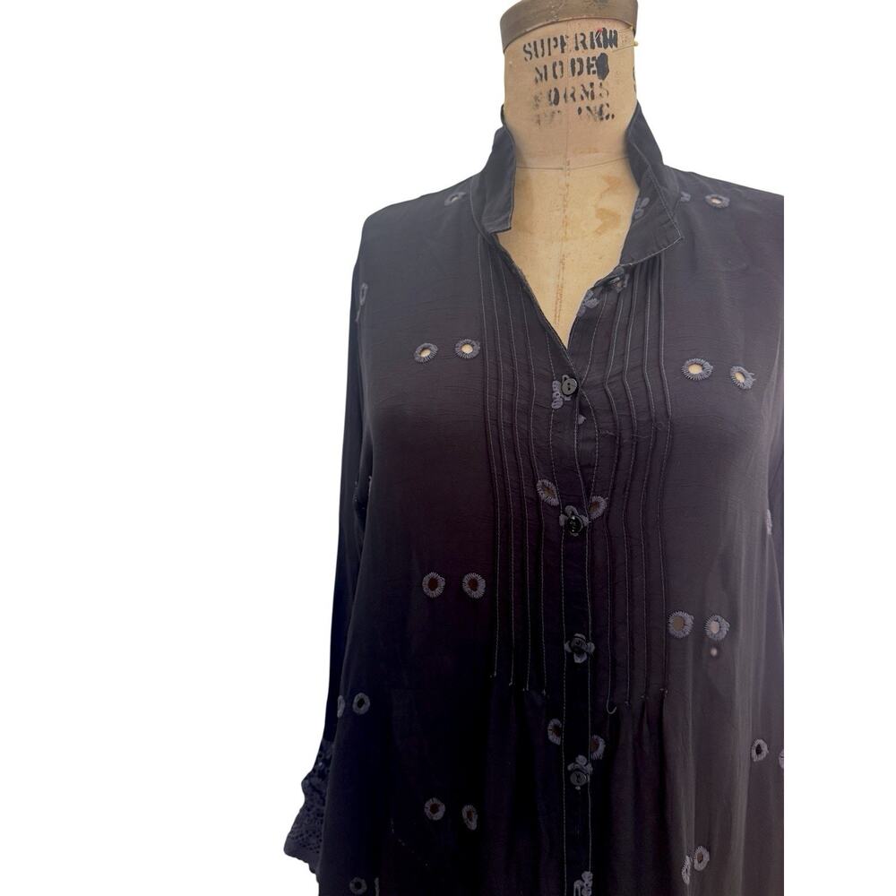 Johnny Was Wynne Indigo Black Embroidered Scalloped Tunic Top Blouse Size L - Picture 3 of 9